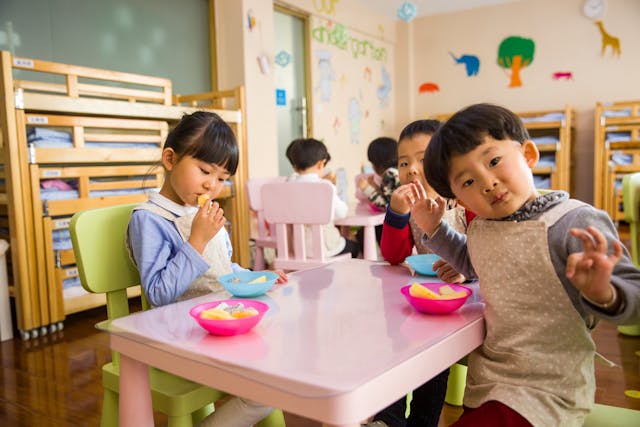 kids play daycare